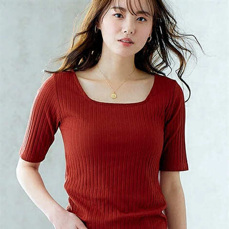 デートコーデにオススメのトップス襟もと(スクエアネック)