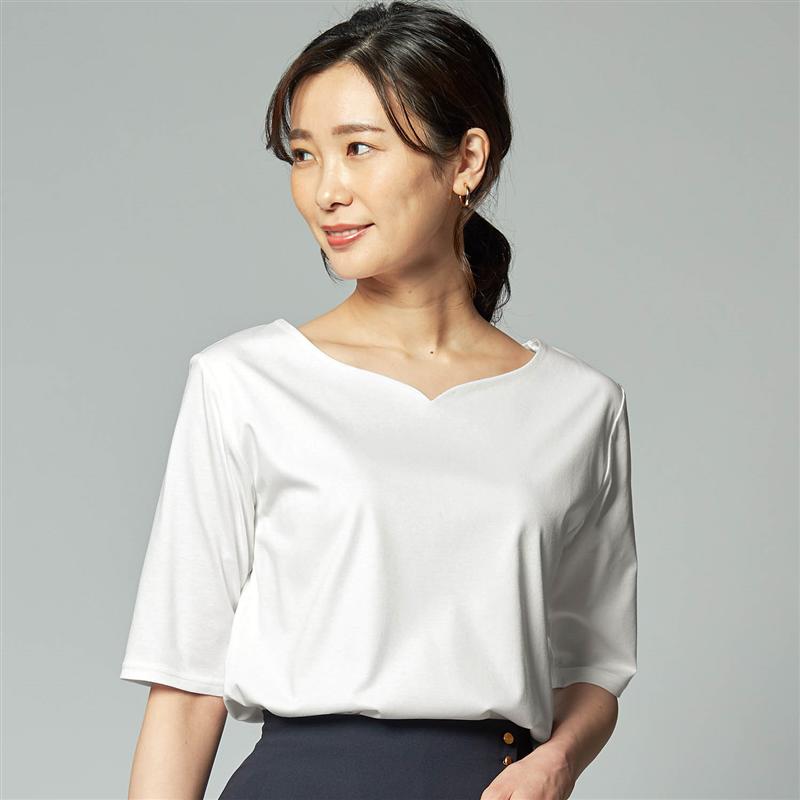 デートコーデにオススメのトップス襟もと(ハートネック)