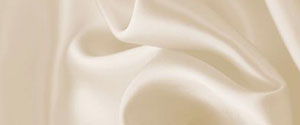 骨格ストレートタイプに似合う素材(シルク)