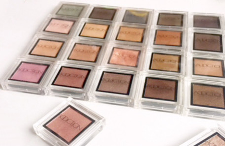 イエベ向けアディクションのアイシャドウ