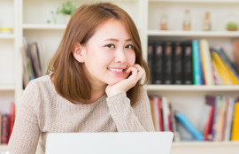 ストレートタイプに似合うニット