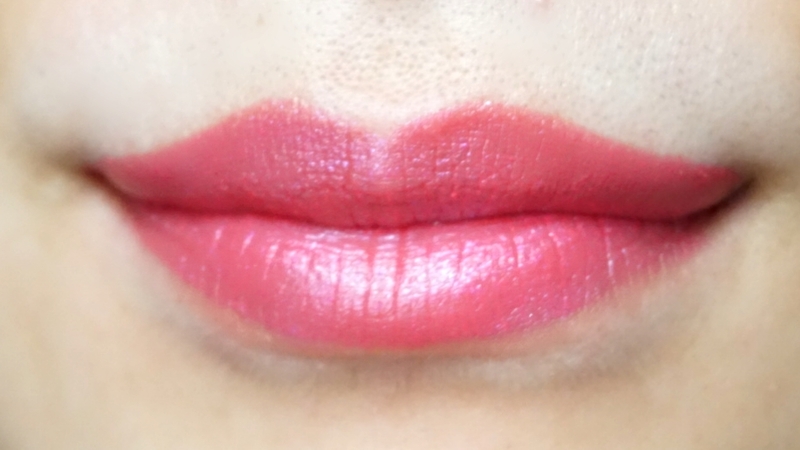 ヴィセアヴァンリップスティック「010 DANCING GIRL ブルーに輝くフューシャピンク」