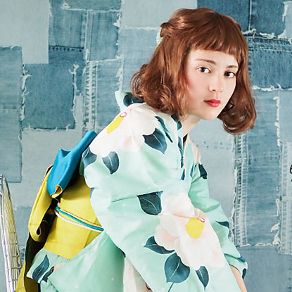 爽やかミントグリーンに大輪椿の高級お仕立て大正ロマン浴衣の着用イメージ