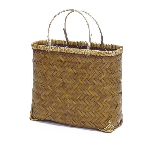 顔タイプクールカジュアルタイプに似合うシンプルな竹のバスケット