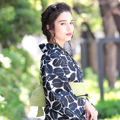 黒ほおづきの大人クールな変わり織り浴衣の着用イメージ