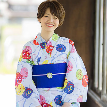 カラフル水風船柄の夏色美人浴衣の着用イメージ