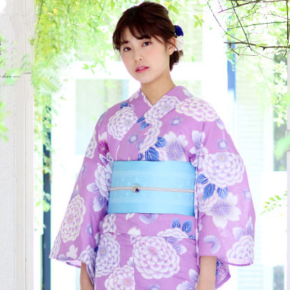 紫ピンク菊の大人ベーシックな浴衣の着用イメージ