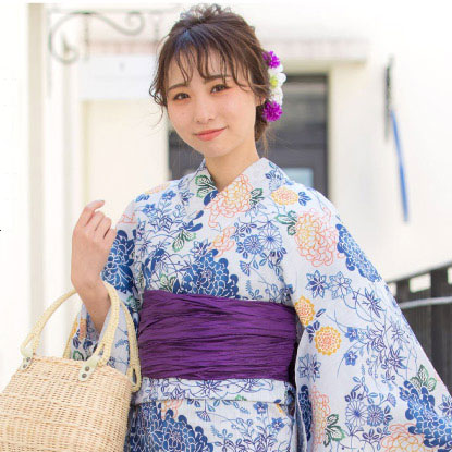 青乱菊の紅型(びんがた)風浴衣の着用イメージ