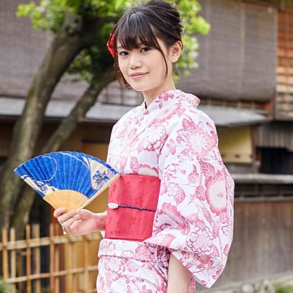 可愛さあふれるピンク芍薬の愛され浴衣の着用イメージ