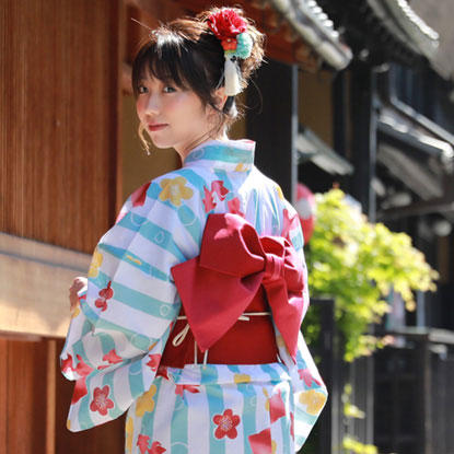 梅と金魚の落ち着いた色合いがステキなときめき夏恋浴衣の着用イメージ