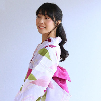 流水金魚柄の正統派レトロ浴衣の着用イメージ