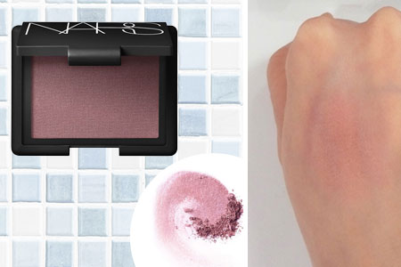 NARS(ナーズ)人気チーク「ブラッシュ」4014N ゴールドが煌めくクールベリー のタッチアップイメージ