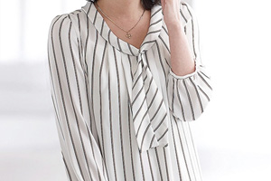 骨格ウェーブタイプがスタイルアップできる上重心のデザイン「ボウタイ」